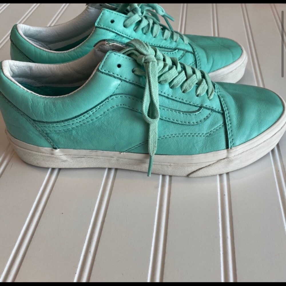 teal VANS lace up skater sneaker - w8.5